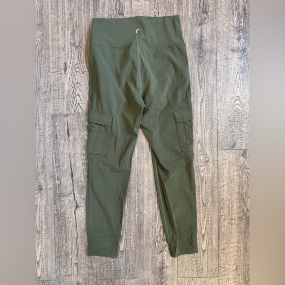 Zyia High Rise Luxe Cargo Pocket Leggings- Pine - Picture 1 of 3